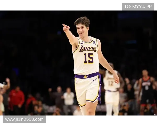 [NBA]里夫斯顺下抛投打成2+1 湖人扩大领先优势.